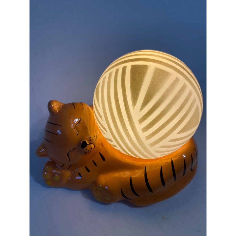 Ceria Ceramic Cat Desk Light Orange Tabby Sleeping LED Yarn Ball Nightlight